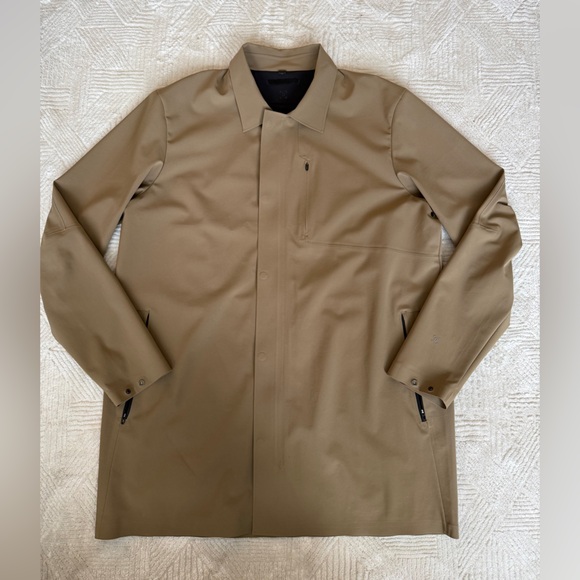 Men's LuLu Lemon Tan Rain Coat
